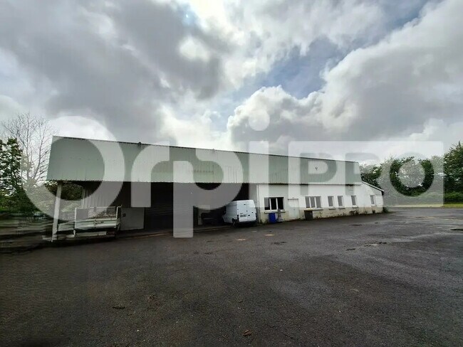 Plus de détails pour Local d'activités à louer