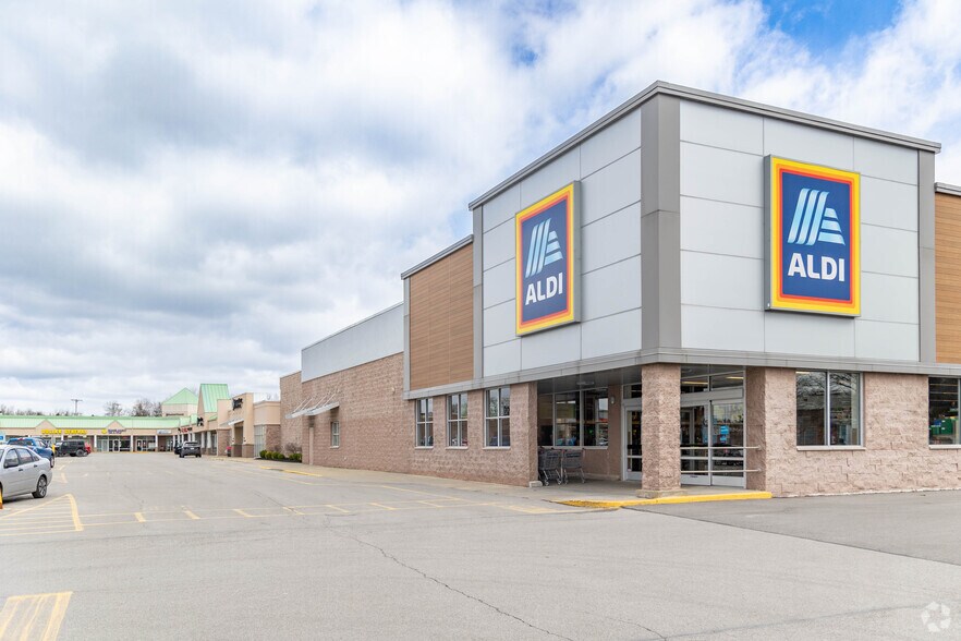 2546-2586 Constitution Blvd, Beaver Falls, PA à louer - Photo principale – Image 1 sur 15