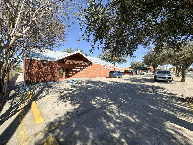 1520 Corpus Christi St, Laredo, TX à louer - Photo principale – Image 1 sur 13