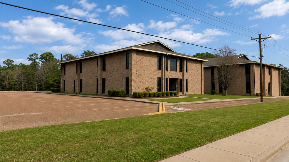 100 Commercial Cir, Conroe, TX à louer - Photo de l’immeuble – Image 1 sur 3