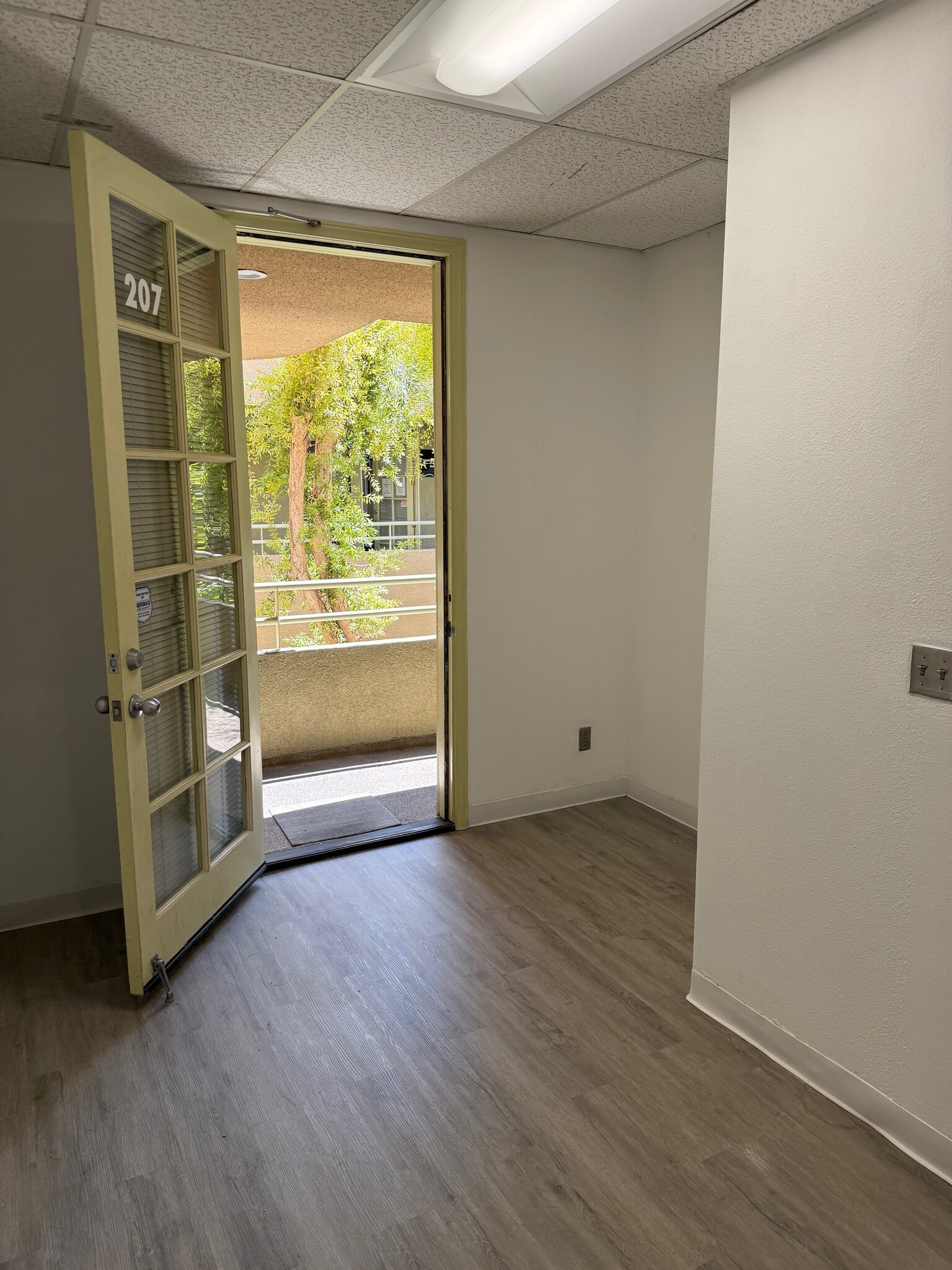 20941-20945 Devonshire St, Chatsworth, CA à louer Photo intérieure– Image 1 sur 4