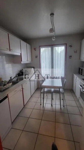 Local commercial dans Saint-Ouen-l'Aumône à vendre - Photo de l’immeuble – Image 3 sur 11