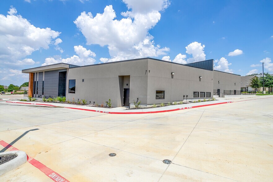 12652 Timberland Blvd, Fort Worth, TX à louer - Photo de l’immeuble – Image 2 sur 15