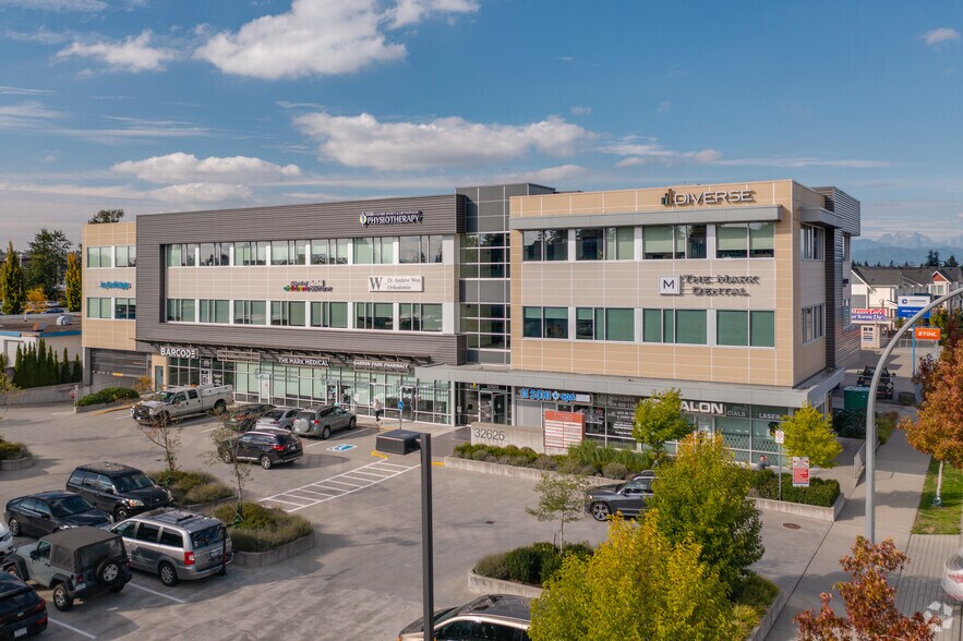 32625 S Fraser Way, Abbotsford, BC à vendre - Photo principale – Image 1 sur 11