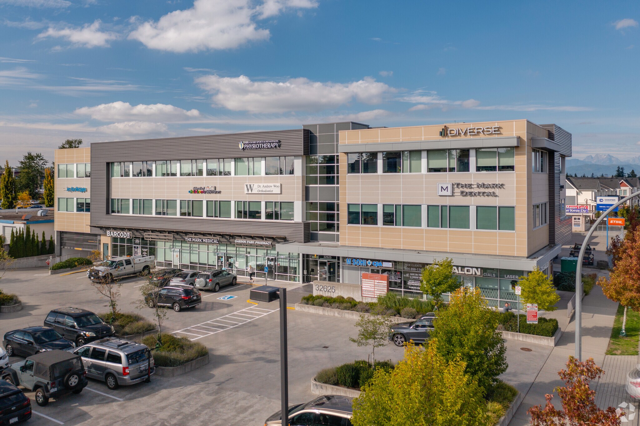 32625 S Fraser Way, Abbotsford, BC à vendre Photo principale– Image 1 sur 12