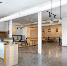 417 Riverfront Av SE, Calgary, AB à louer Photo intérieure– Image 2 sur 2