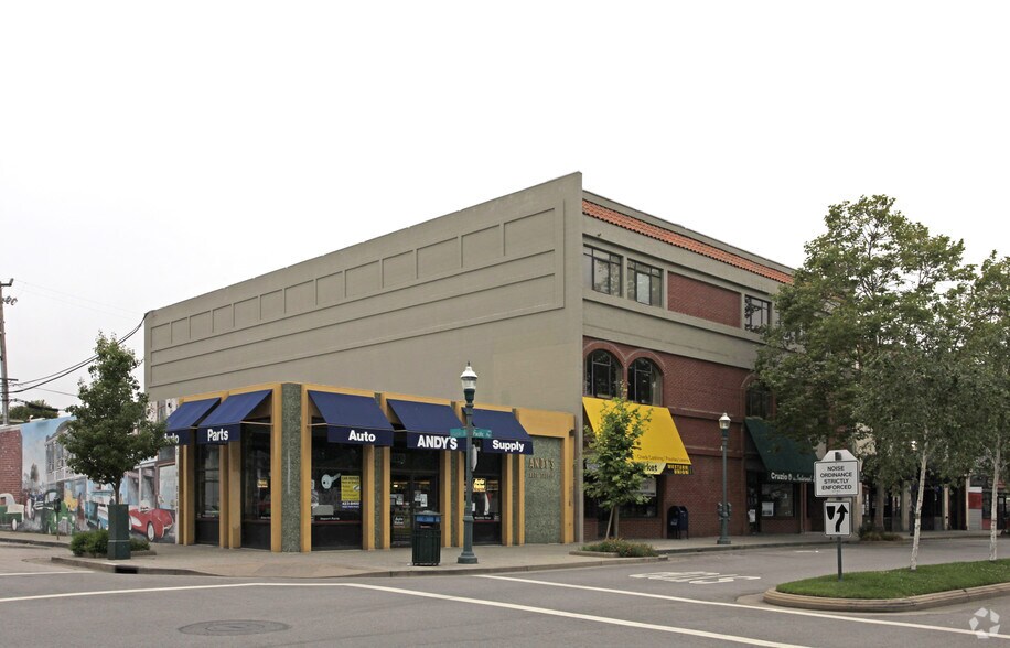 903 Pacific Ave, Santa Cruz, CA à louer - Photo principale – Image 1 sur 4