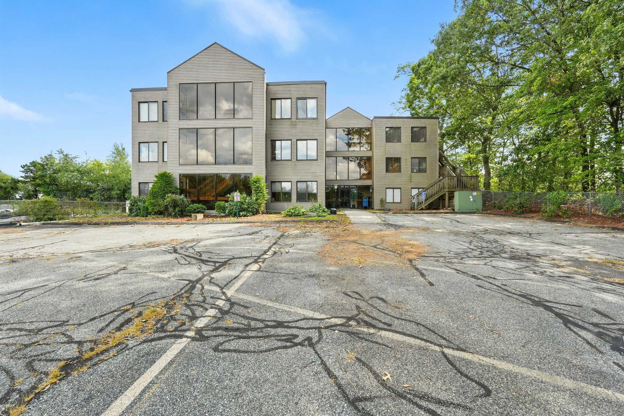 185 West Ave, Ludlow, MA à vendre Photo de l’immeuble– Image 1 sur 52