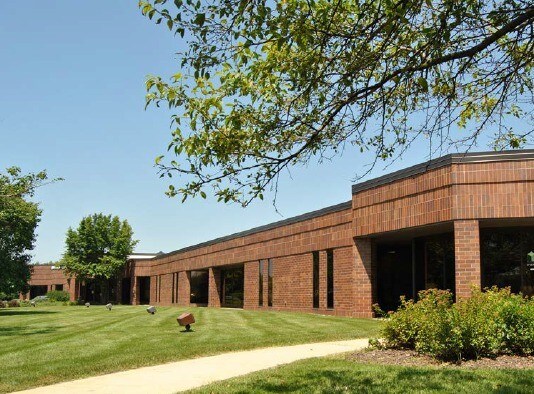 12100 W Park Pl, Milwaukee, WI à louer - Photo de l’immeuble – Image 2 sur 5