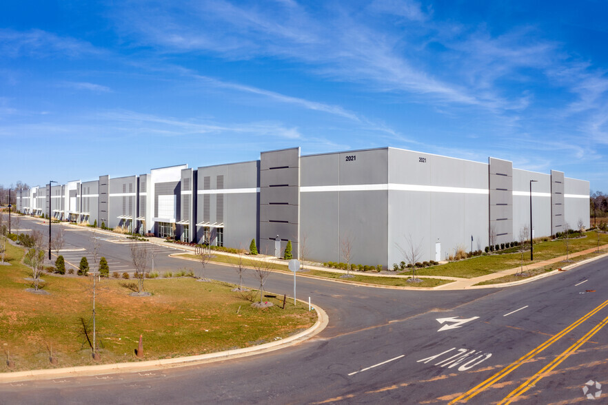 2021 Williams Industrial Blvd, Rock Hill, SC à louer - Photo principale – Image 1 sur 8