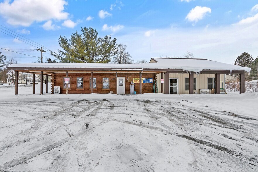 596 Main St, Sterling, NY à vendre - Photo de l’immeuble – Image 3 sur 56