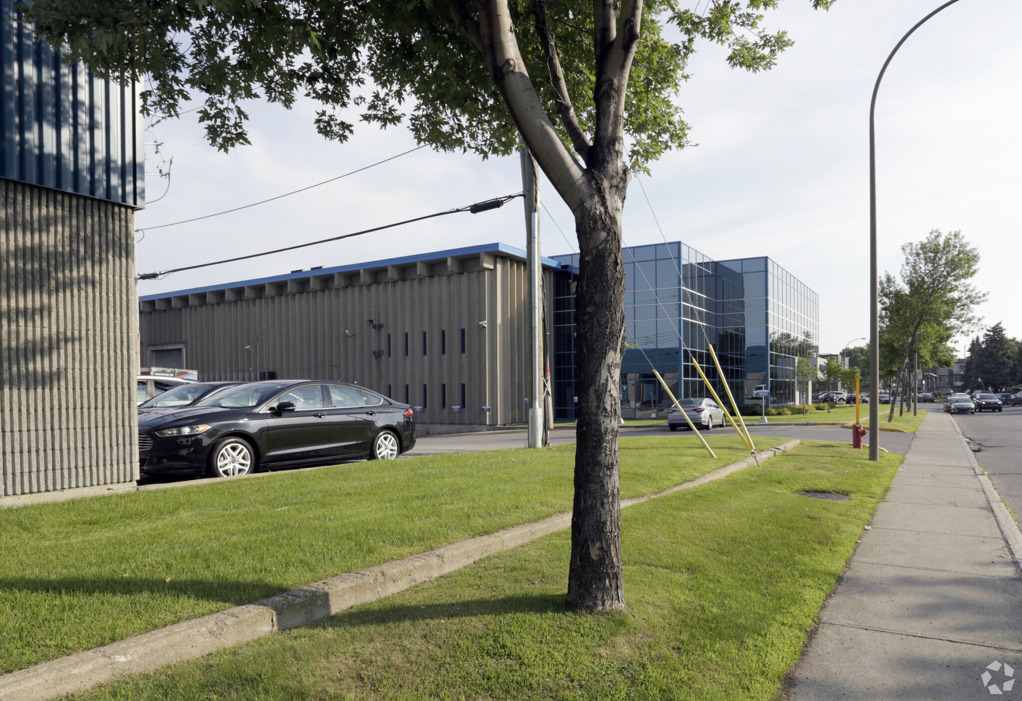 8290 Boul Pie-IX, Montréal, QC à louer Photo principale– Image 1 sur 3