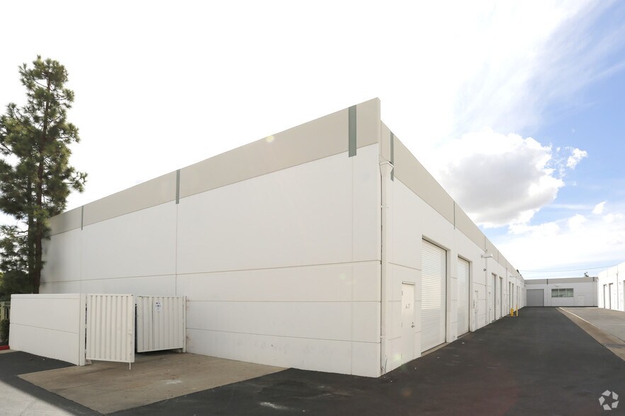 25651 Atlantic Ocean Dr, Lake Forest, CA à louer - Photo de l’immeuble – Image 3 sur 8