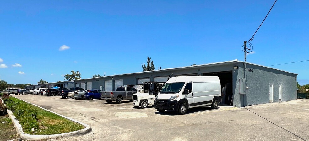 7153 Southern Blvd, West Palm Beach, FL à louer - Photo de l’immeuble – Image 1 sur 6