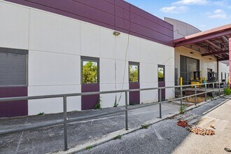 11600 Adelmo Ln, Fort Myers, FL à louer Photo de l’immeuble– Image 2 sur 8