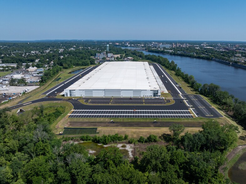 2300 S Pennsylvania Ave, Morrisville, PA à louer - Photo de l’immeuble – Image 2 sur 10