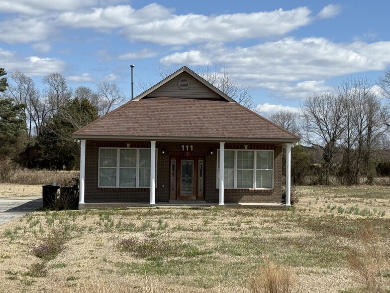 111 Fontana St, Clinton, NC à louer - Photo de l’immeuble – Image 1 sur 12