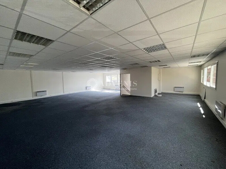Bureau dans Trappes à louer - Photo de l’immeuble – Image 2 sur 5