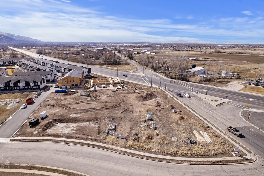 2135 700 w, Harrisville, UT à louer - Photo de l’immeuble – Image 1 sur 14