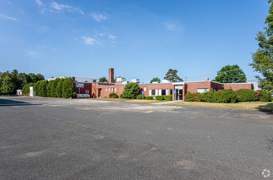 109 Apremont Way, Westfield, MA à louer - Photo principale – Image 1 sur 23