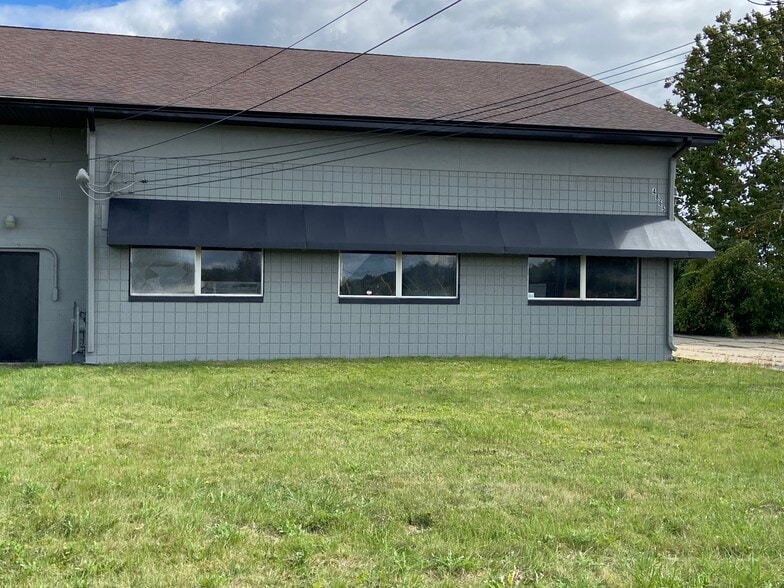 4865 Carpenter Rd, Ypsilanti, MI à vendre - Photo de l’immeuble – Image 2 sur 23