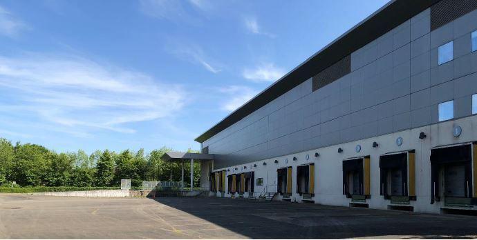 Bureau dans Élancourt à louer - Photo de l’immeuble – Image 1 sur 4