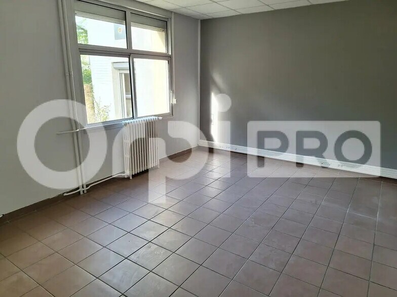 Bureau dans Senlis à louer - Photo de l’immeuble – Image 3 sur 4