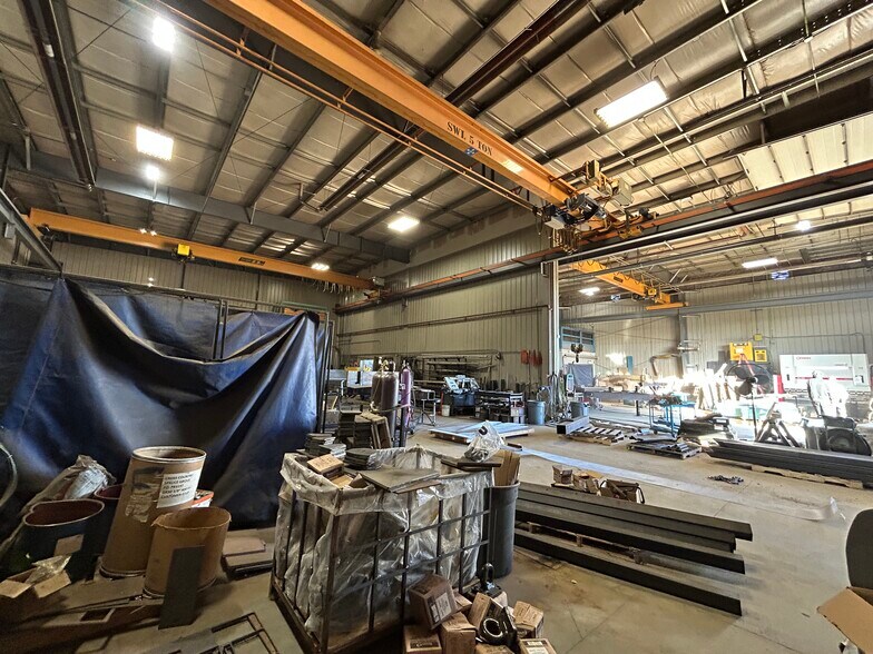 357 Saskatchewan Ave, Spruce Grove, AB à louer - Photo de l’immeuble – Image 2 sur 12