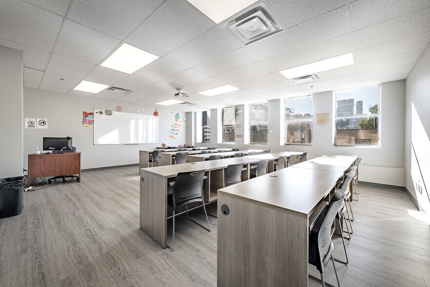 1265 Rue Berri, Montréal, QC à louer - Photo de l’immeuble – Image 3 sur 10