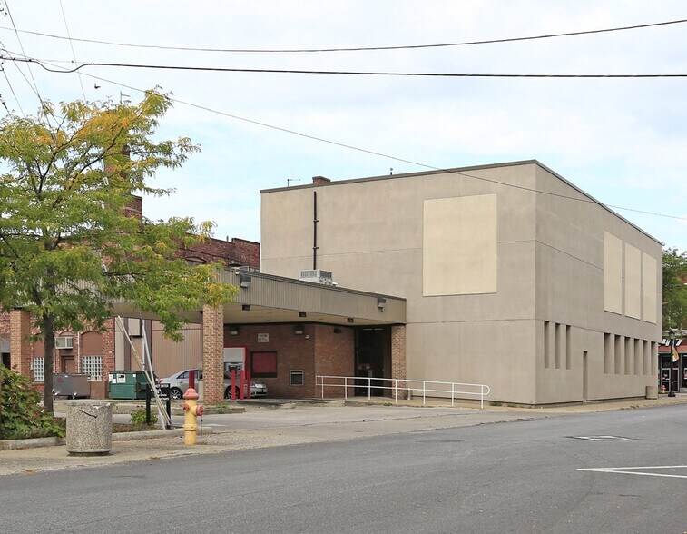 239 Main St, Conneaut, OH à louer - Photo de l’immeuble – Image 3 sur 3