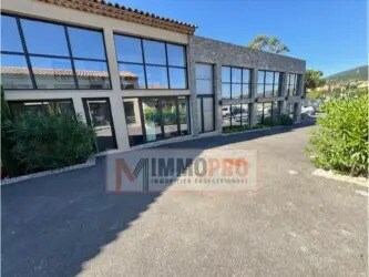 Local commercial dans Sainte-Maxime à louer Photo de l’immeuble– Image 1 sur 11
