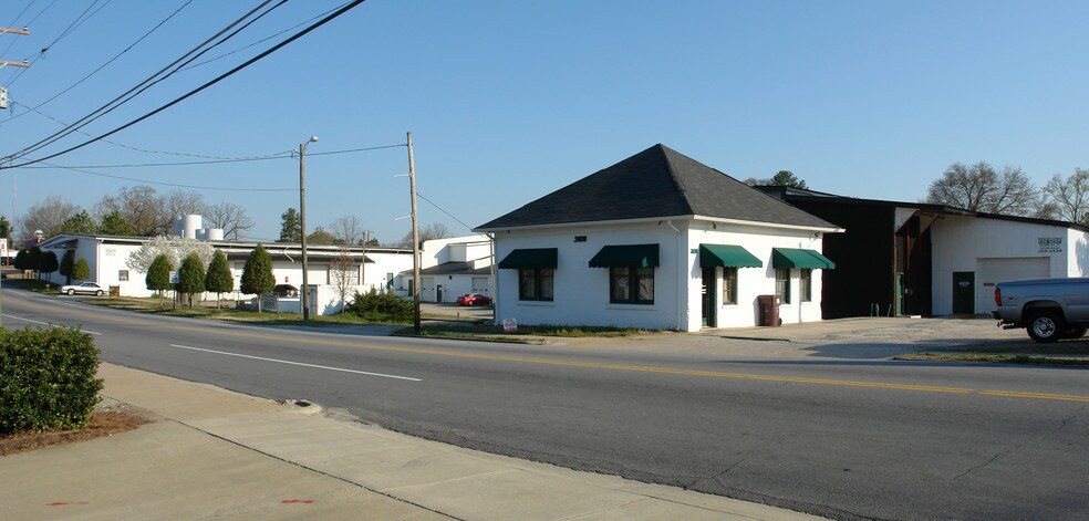 308-320 W Main St, Clayton, NC à louer - Photo de l’immeuble – Image 3 sur 9