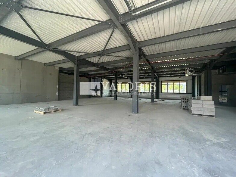 Local d’activités dans Vaulx-en-Velin à louer - Photo de l’immeuble – Image 3 sur 11