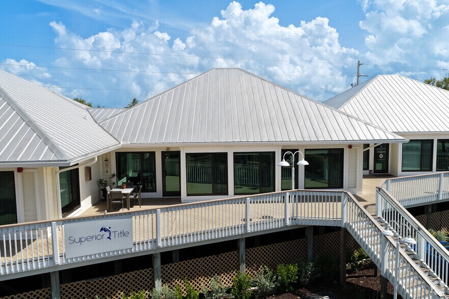 1101 Periwinkle Way, Sanibel, FL à louer - Photo de l’immeuble – Image 2 sur 5