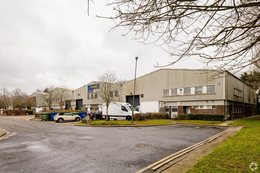 Blenheim Rd, High Wycombe à louer - Photo principale – Image 1 sur 2