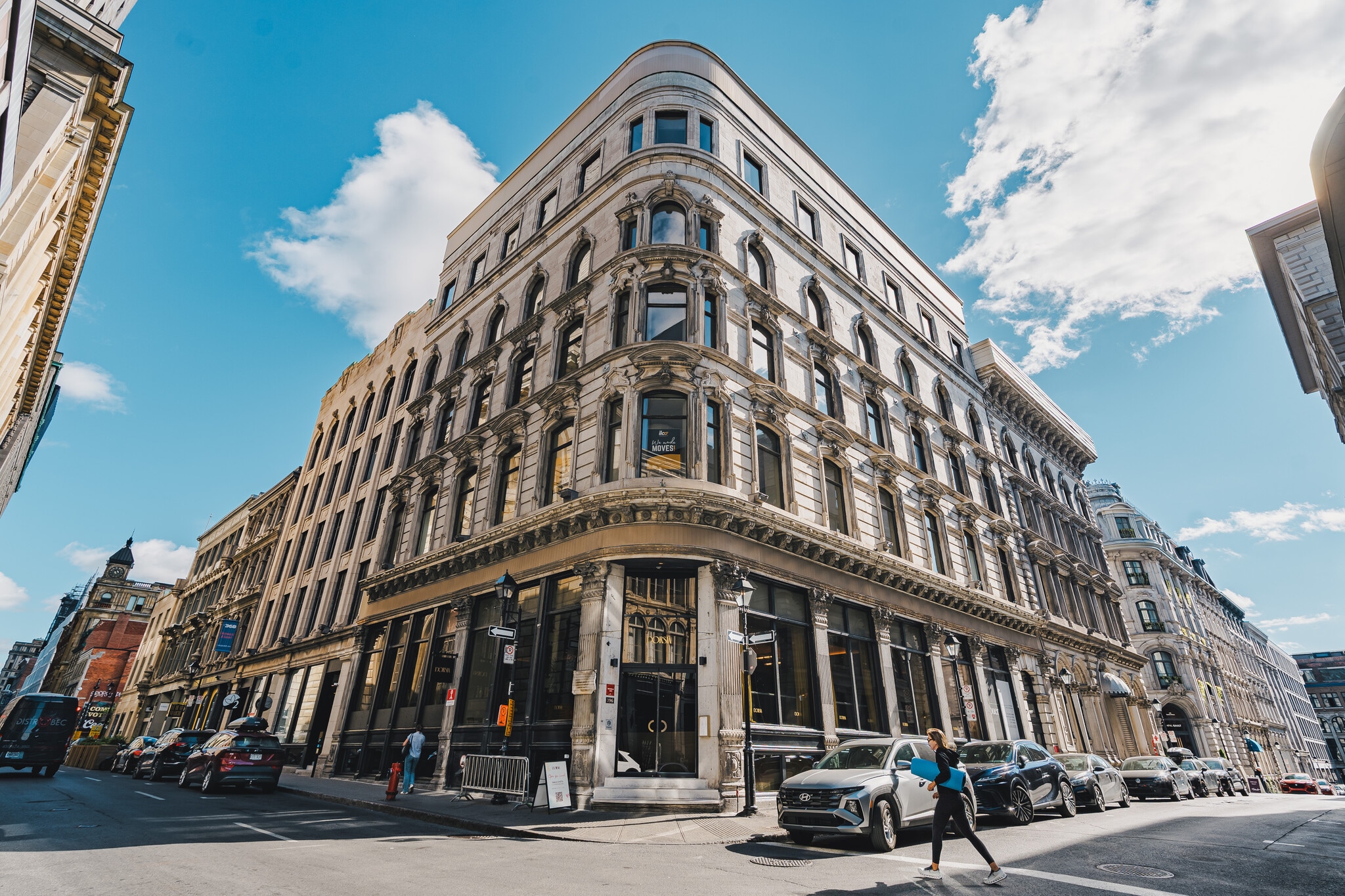 372-396 Rue Notre-Dame O, Montréal, QC à louer Photo principale– Image 1 sur 2