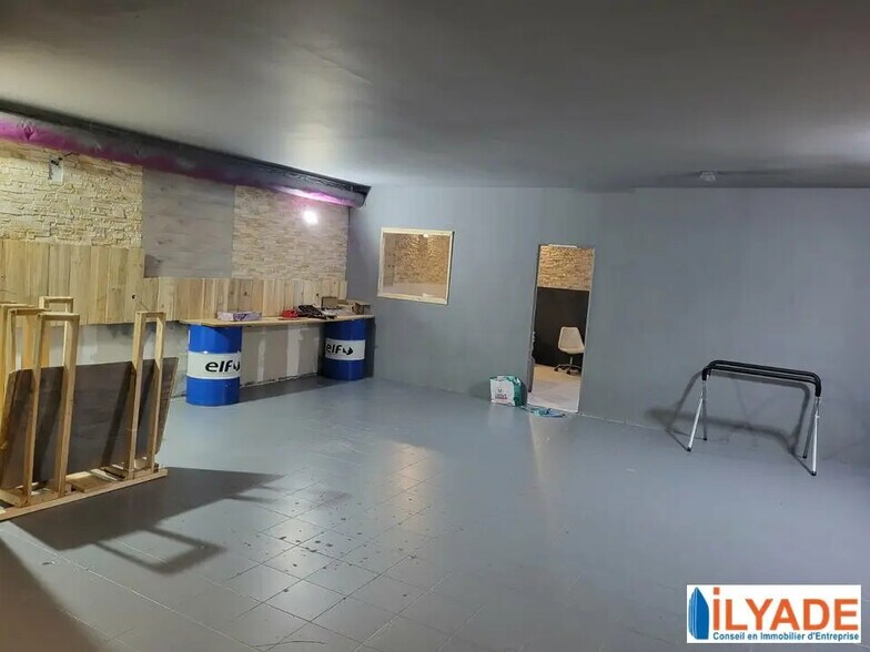 Local commercial dans Trets à louer - Photo de l’immeuble – Image 2 sur 2