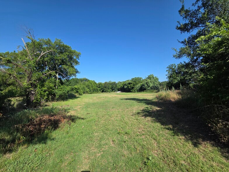 531 N Main St, Joshua, TX à vendre - Photo de l’immeuble – Image 2 sur 16