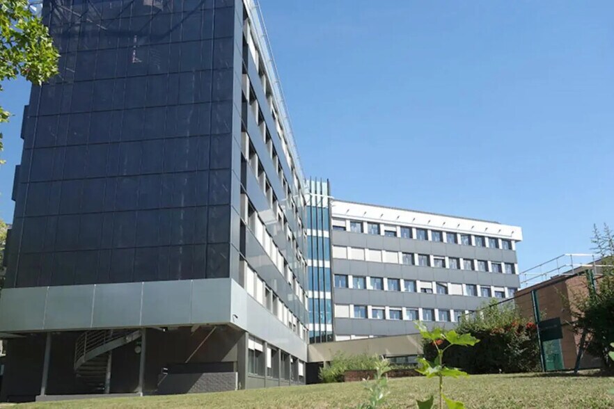 4 Avenue Pablo Picasso, Nanterre à louer - Photo de l’immeuble – Image 3 sur 4