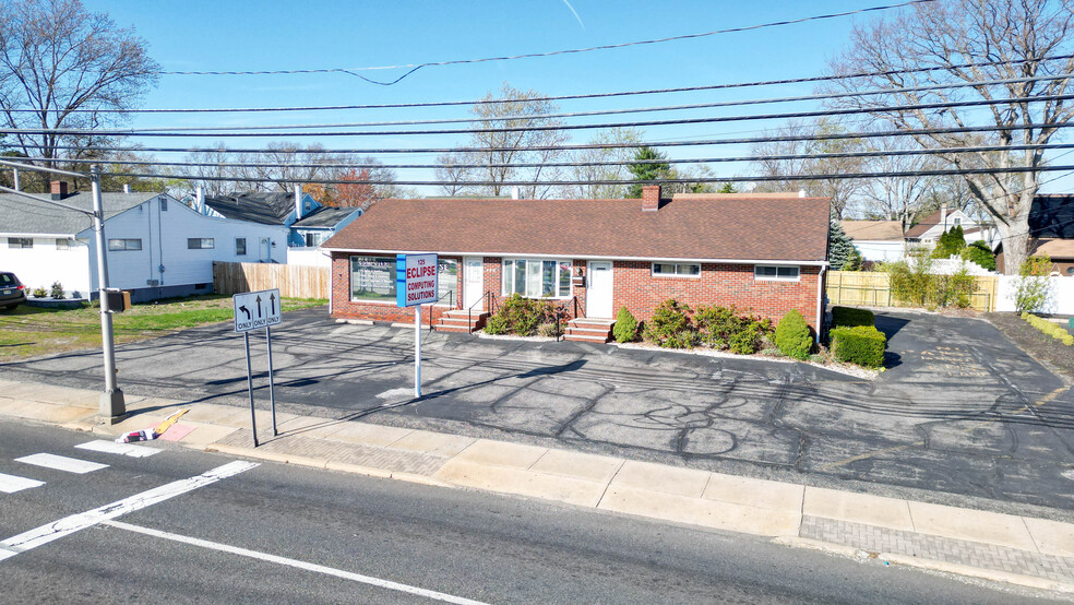 125 Chambers Bridge Rd, Brick, NJ à vendre - Photo de l’immeuble – Image 3 sur 58
