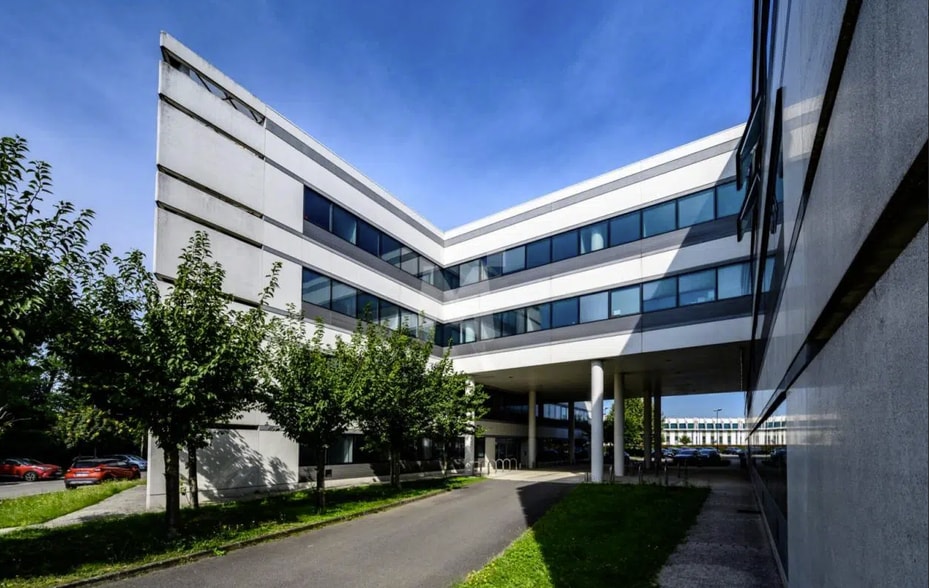 101 Rue Du Pelvoux, Évry à louer - Photo de l’immeuble – Image 2 sur 2