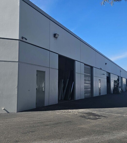 445 Ryan Dr, San Marcos, CA à louer - Photo de l’immeuble – Image 3 sur 4