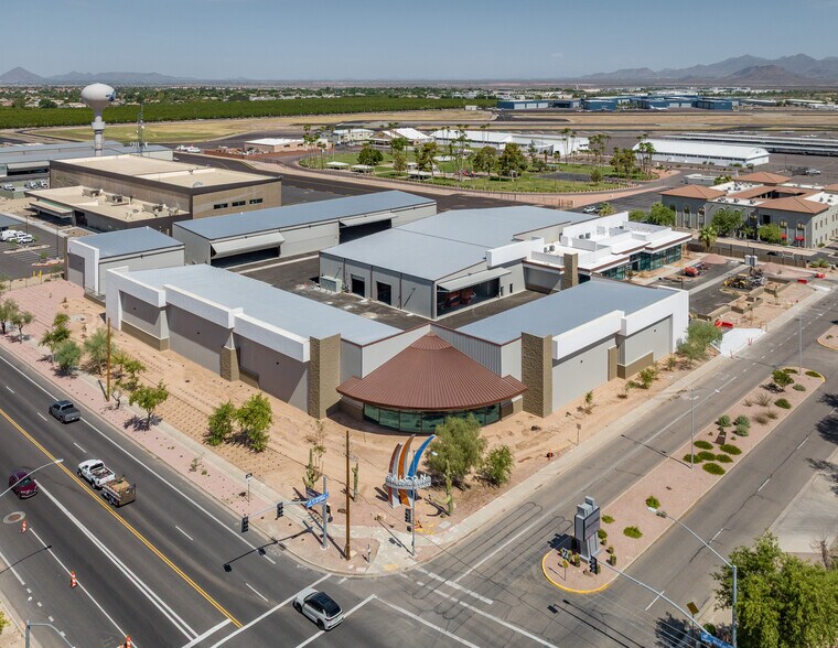 4652 Falcon Dr, Mesa, AZ à vendre - Photo de l’immeuble – Image 2 sur 10