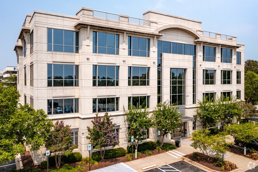 15005 Shady Grove Rd, Rockville, MD à louer - Photo de l’immeuble – Image 1 sur 7
