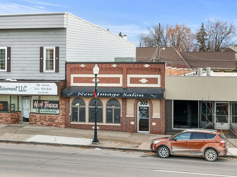 309 N Mitchell St, Cadillac, MI à vendre - Photo de l’immeuble – Image 2 sur 33