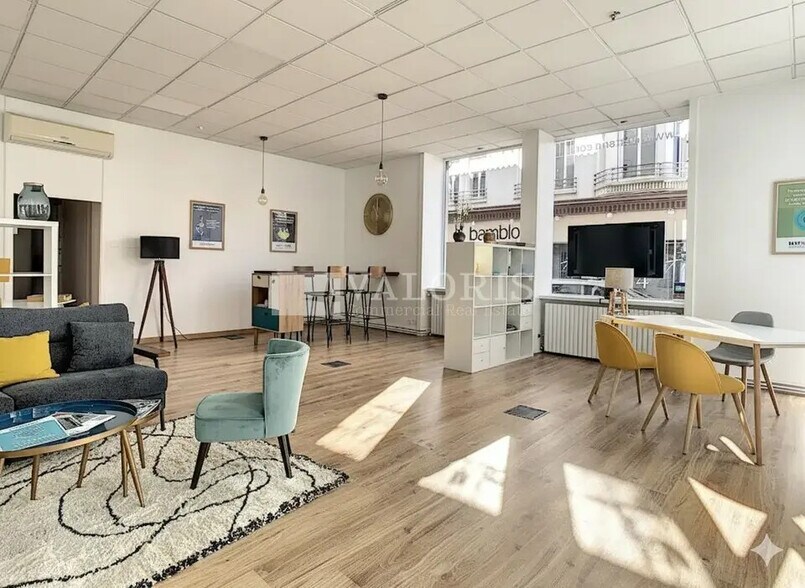 Local commercial dans Villefranche-sur-Saône à louer - Photo de l’immeuble – Image 3 sur 12