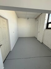 23 Nassau Ave, Inwood, NY à louer Photo intérieure– Image 2 sur 3