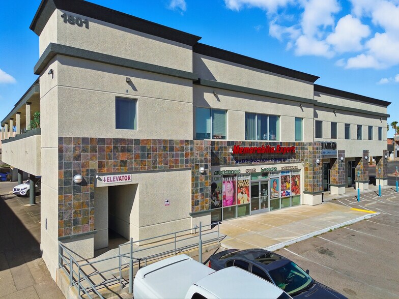 1801 S Rainbow Blvd, Las Vegas, NV à louer - Photo de l’immeuble – Image 3 sur 23