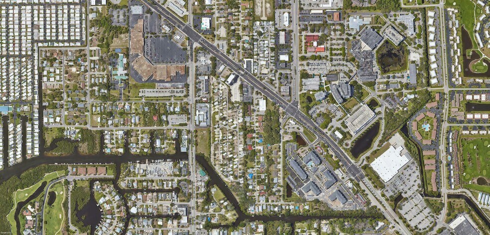 5 Bamboo Dr, Naples, FL à vendre - Photo de l’immeuble – Image 2 sur 3