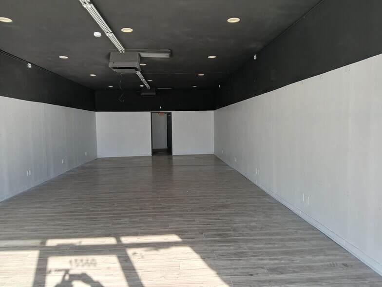 15556-15560 W Twelve Mile Rd, Southfield, MI à louer - Photo intérieure – Image 2 sur 3